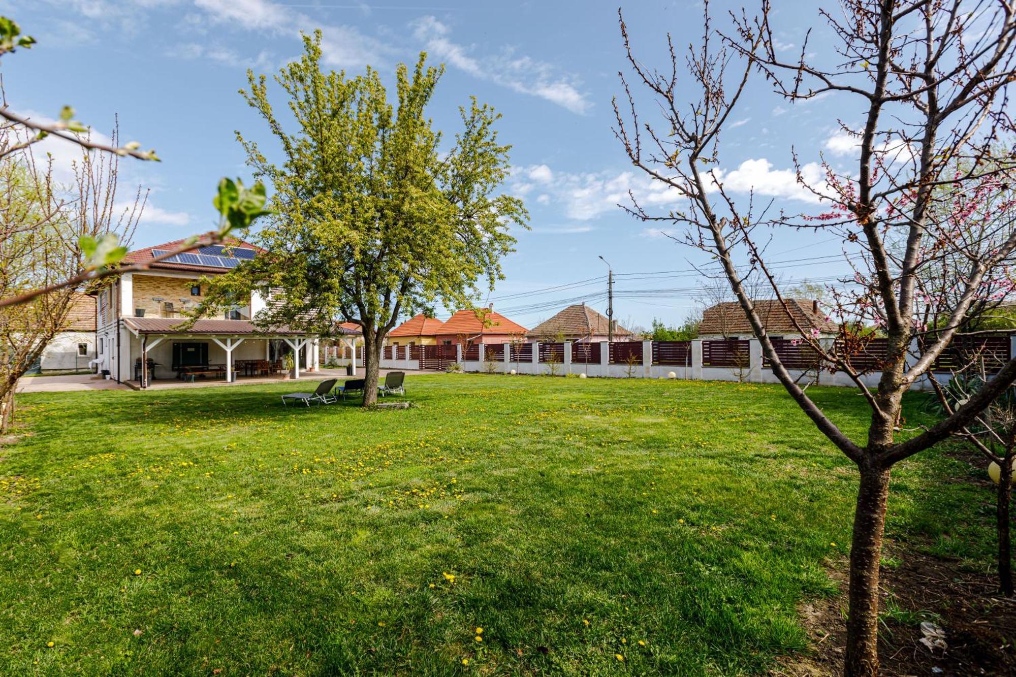 Gasthaus Sacalaz Hotell Timişoara Exteriör bild